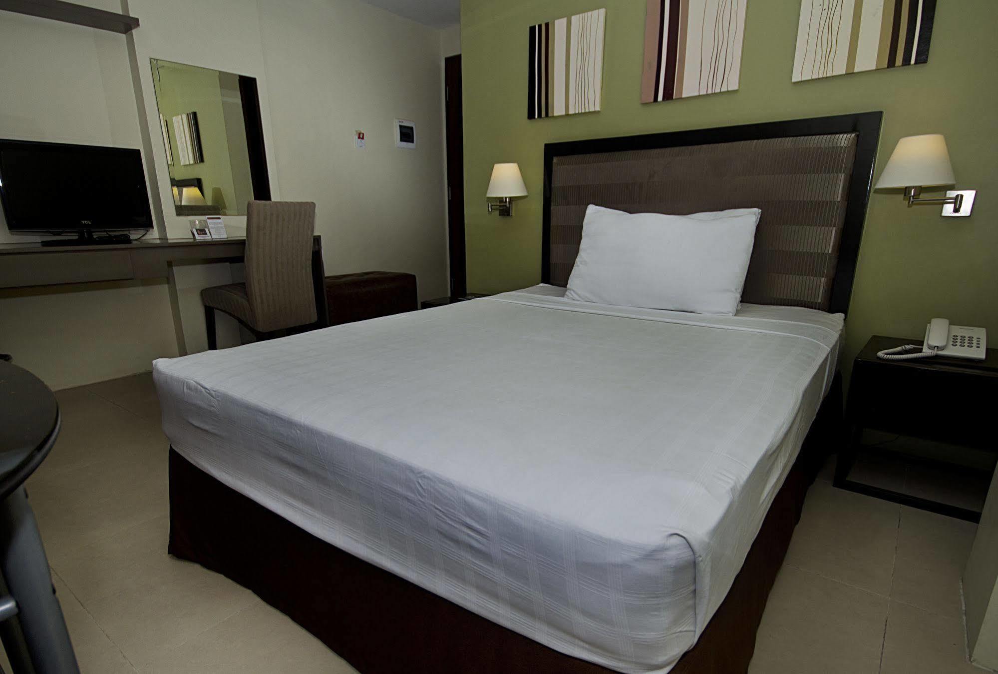 Mango Suites Tuguegarao City Exterior photo